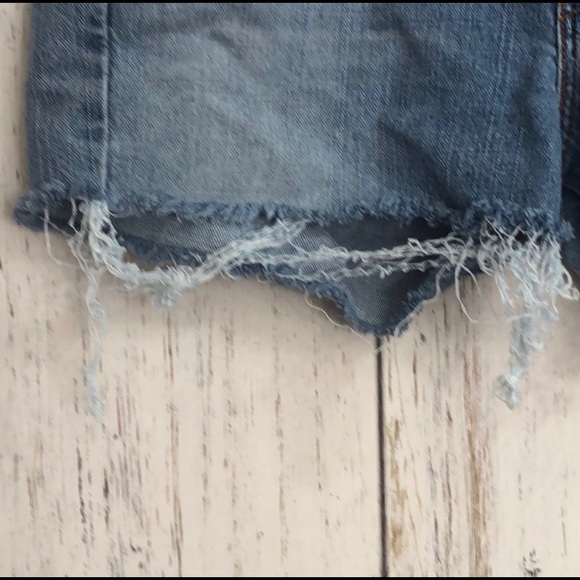 Red Tab 505 Straight Leg Levi’s Cut-Off Shorts - Picture 4 of 10